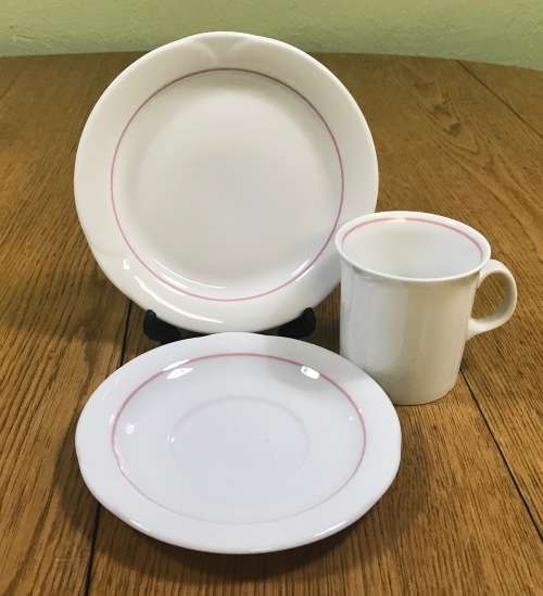 ARZBERG TEA COFFEE SET 12 TRIOS 2 MILK 1 SUGAR TEA POT GERMANY Scalloped Flared Rim WHITE PINK TRIM