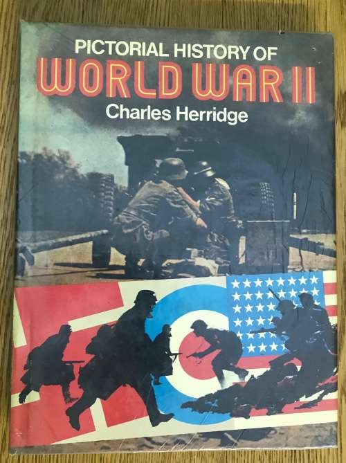 PICTORIAL HISTORY OF WORLD WAR 2 WWII CHARLES HERRIDGE HAMLYN LONDON 1975 MILITARY BOOK TANKS GUNS.