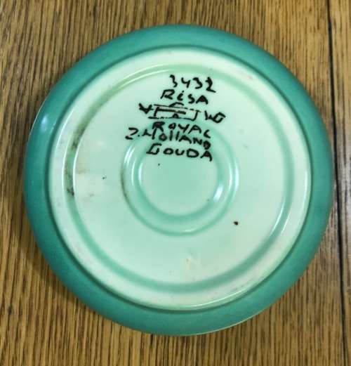 GOUDA ROYAL Zuid Holland ASHTRAY 103mm d 1955 RISA PATTERN 3432 WJ FLOWERS FLORAL SMOKERS CIGARETTES
