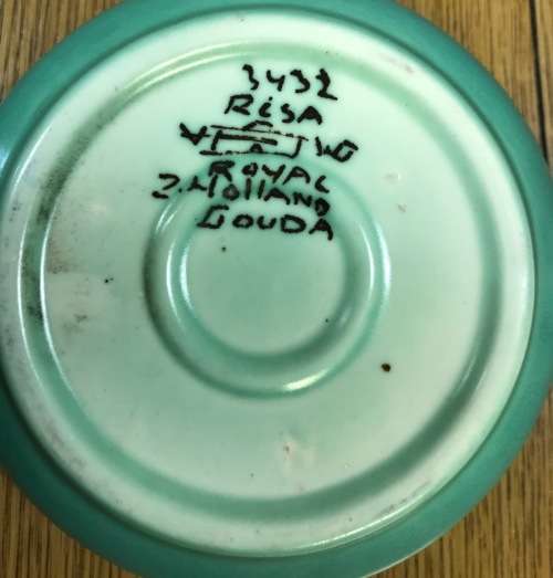 GOUDA ROYAL Zuid Holland ASHTRAY 103mm d 1955 RISA PATTERN 3432 WJ FLOWERS FLORAL SMOKERS CIGARETTES