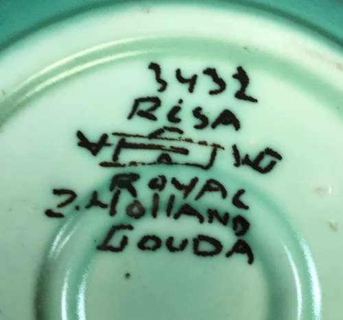 GOUDA ROYAL Zuid Holland ASHTRAY 103mm d 1955 RISA PATTERN 3432 WJ FLOWERS FLORAL SMOKERS CIGARETTES