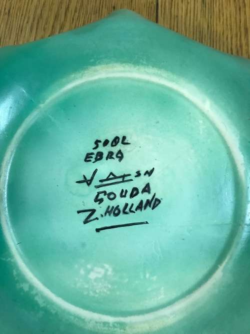 GOUDA Zuid Holland WAVY EDGED BOWL 202mm d 1955 PATTERN 3432 WJ FLOWERS FLORAL RESTORED.....