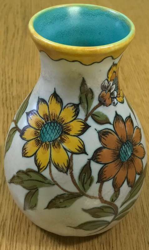 GOUDA ROYAL ZUID HOLLAND MEDIUM BULBOUS VASE 1947 3412 FANNY PATTERN 4643 FLOWERS FLORAL STUNNING!!!