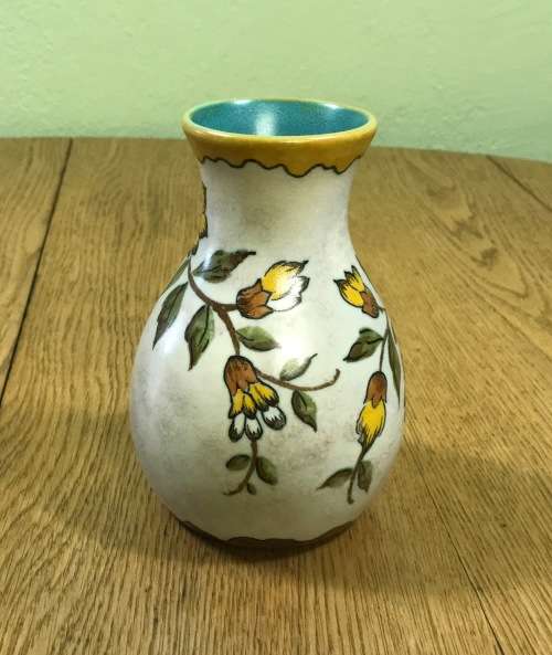 GOUDA ROYAL ZUID HOLLAND MEDIUM BULBOUS VASE 1947 3412 FANNY PATTERN 4643 FLOWERS FLORAL STUNNING!!!