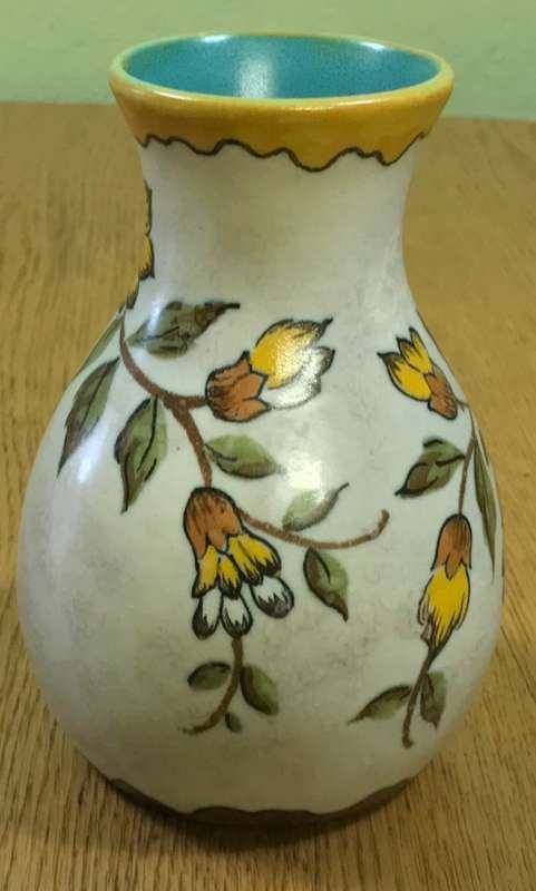 GOUDA ROYAL ZUID HOLLAND MEDIUM BULBOUS VASE 1947 3412 FANNY PATTERN 4643 FLOWERS FLORAL STUNNING!!!