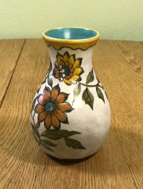 GOUDA ROYAL ZUID HOLLAND MEDIUM BULBOUS VASE 1947 3412 FANNY PATTERN 4643 FLOWERS FLORAL STUNNING!!!