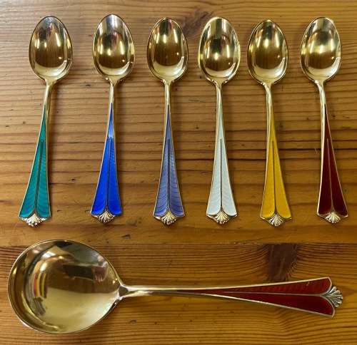 STERLING SILVER GILT & ENAMEL TEASPOONS x 6 SUGAR SPOON x 1 DAVID ANDERSEN NORWAY RADHUS PATTERN.