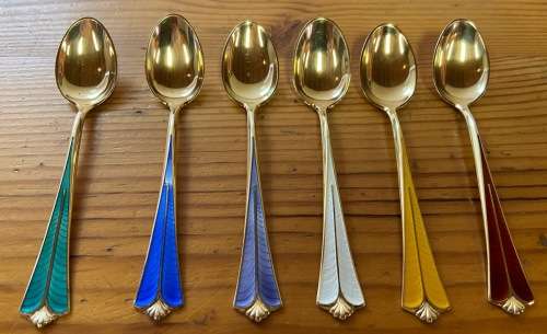 STERLING SILVER GILT & ENAMEL TEASPOONS x 6 SUGAR SPOON x 1 DAVID ANDERSEN NORWAY RADHUS PATTERN.