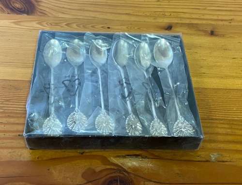 SILVER PLATED COFFEE / TEA SPOONS x 6 BRAND NEW BOXED PLASTIC SLEEVED SHELL DESIGNED END STUTTAFORDS