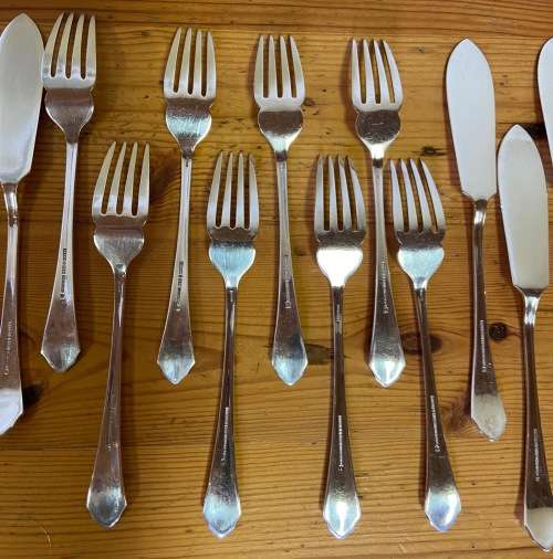 MAPPIN & WEBB=FISH KNIVES & FORKS=8 PLACE SETTING=PRINCES SILVER PLATE=REG. No. 664260=HIGH QUALITY!