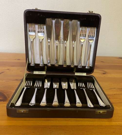 MAPPIN & WEBB=FISH KNIVES & FORKS=8 PLACE SETTING=PRINCES SILVER PLATE=REG. No. 664260=HIGH QUALITY!