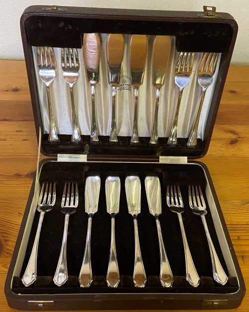 MAPPIN & WEBB=FISH KNIVES & FORKS=8 PLACE SETTING=PRINCES SILVER PLATE=REG. No. 664260=HIGH QUALITY!