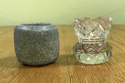 GLASS VASE SMALL + EARTHENWARE POTTERY VASE SMALL 2 ITEMS.