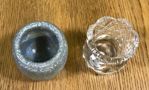 GLASS VASE SMALL + EARTHENWARE POTTERY VASE SMALL 2 ITEMS.