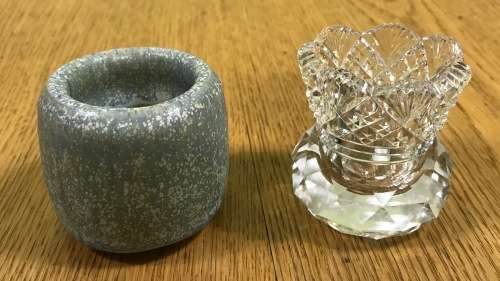 GLASS VASE SMALL + EARTHENWARE POTTERY VASE SMALL 2 ITEMS.