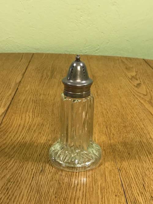 SALT SUGAR SHAKER SIFTER GLASS + METAL TOP GOOD CONDITION.