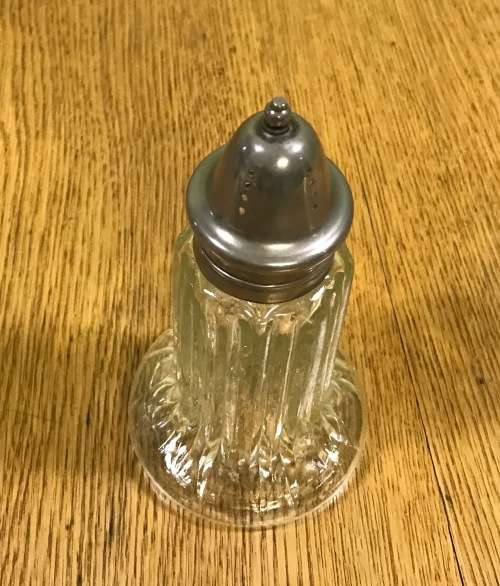 SALT SUGAR SHAKER SIFTER GLASS + METAL TOP GOOD CONDITION.