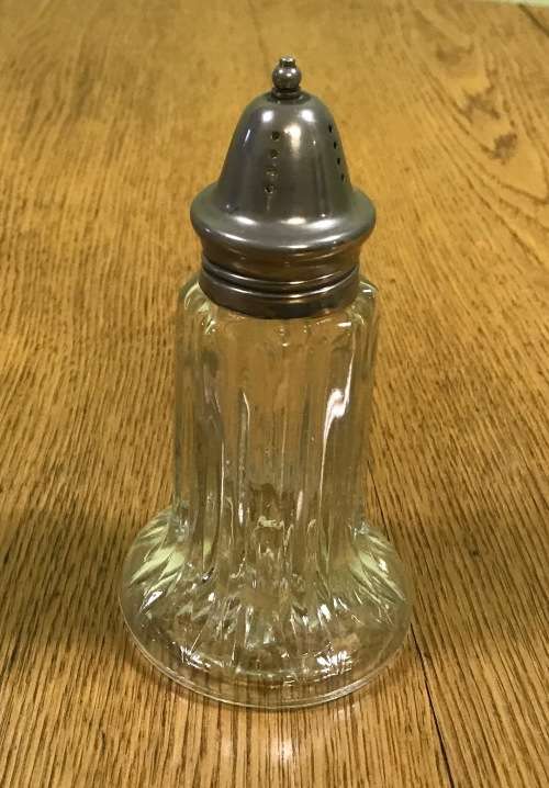 SALT SUGAR SHAKER SIFTER GLASS + METAL TOP GOOD CONDITION.