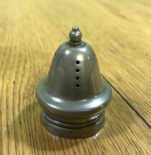 SALT SUGAR SHAKER SIFTER GLASS + METAL TOP GOOD CONDITION.