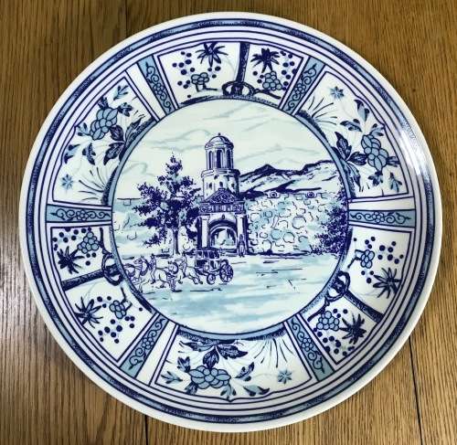 CAPE TOWN CASTLE PLATE COMMEMORATING TERCENTENARY 1679-1979 HUGUENOT PORCELAIN HERITAGE COLLECTION.