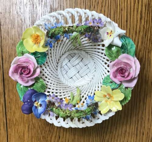 CROWN STAFFORDSHIRE PORCELAIN ROUND WOVEN BASKET APPLIED FLOWERS 2 HANDLES 4-STRAND ENGLAND PERFECT!
