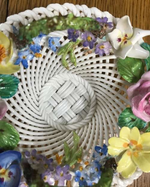 CROWN STAFFORDSHIRE PORCELAIN ROUND WOVEN BASKET APPLIED FLOWERS 2 HANDLES 4-STRAND ENGLAND PERFECT!