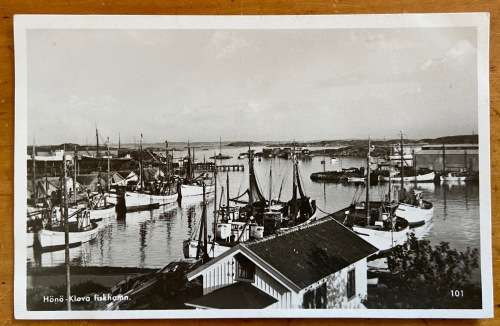 POSTCARD x 1 BLACK and WHITE REAL PHOTO NORWAY AALESUND INNER PORT FISHING BOATS HARBOUR SAILING.
