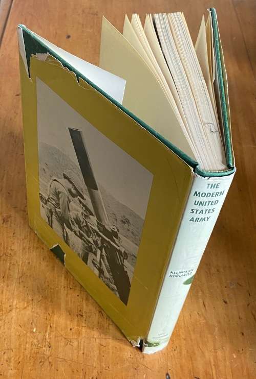 THE MODERN UNITED STATES ARMY LT. COL. KLEINMAN HOROWITZ 1st EDITION 1964 GROUND COMBAT SOLDIERS.