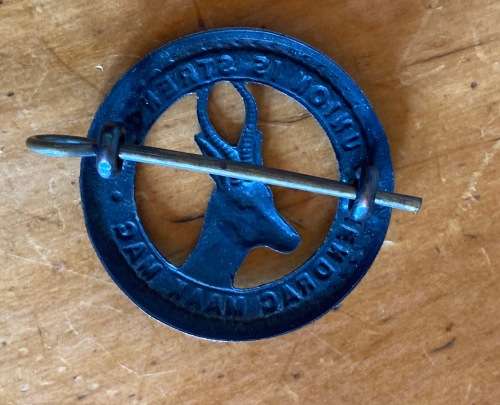 SOUTH AFRICAN INFANTRY SAI SADF BADGE x 1 `UNION IS STRENGTH` `EENDRAG MAAK MAG` SPRINGBOK LUGS PIN.