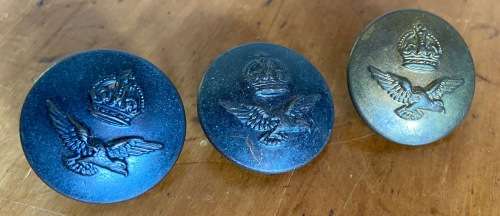 ROYAL AIRFORCE KING`s CROWN 3 x Military Brass Uniform Buttons 25mm diameter ENGLAND.