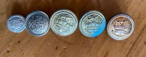 ROYAL MERCHANT NAVY 3 x Brass Uniform Buttons +2 FLAT BRASS BUTTONS.