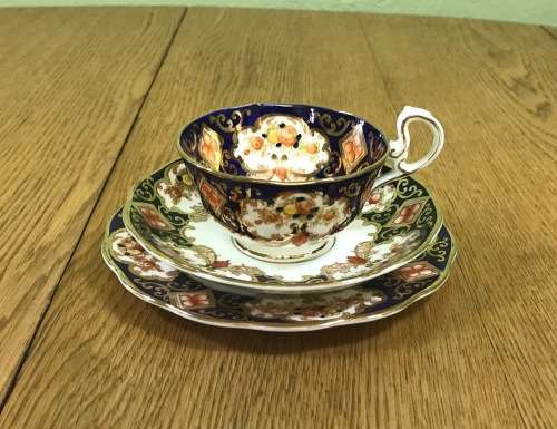 ROYAL ALBERT DERBY IMARI STYLE TEA TRIO x 1 CUP SAUCER CAKE PLATE BONE CHINA 1950`s ENGLAND FLORAL.