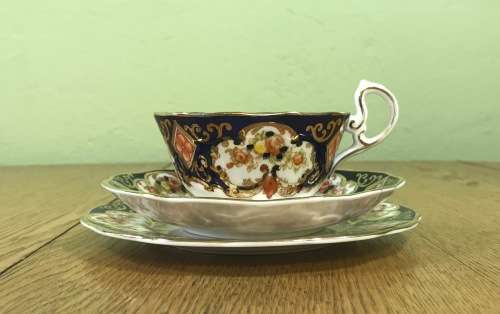 ROYAL ALBERT DERBY IMARI STYLE TEA TRIO x 1 CUP SAUCER CAKE PLATE BONE CHINA 1950`s ENGLAND FLORAL.
