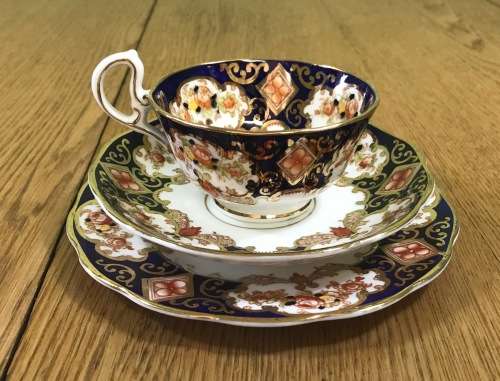 ROYAL ALBERT DERBY IMARI STYLE TEA TRIO x 1 CUP SAUCER CAKE PLATE BONE CHINA 1950`s ENGLAND FLORAL.