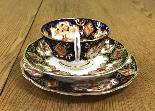 ROYAL ALBERT DERBY IMARI STYLE TEA TRIO x 1 CUP SAUCER CAKE PLATE BONE CHINA 1950`s ENGLAND FLORAL.