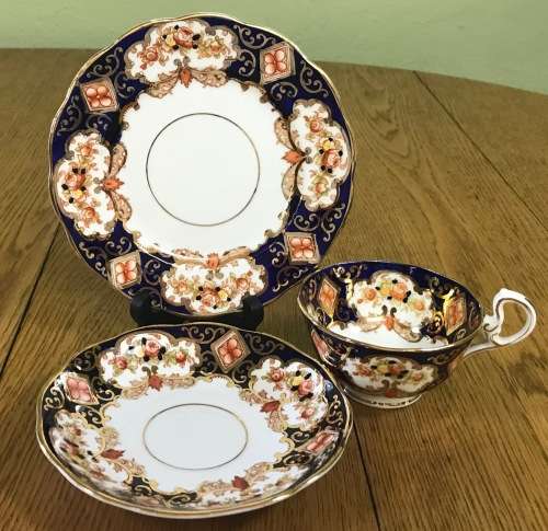 ROYAL ALBERT DERBY IMARI STYLE TEA TRIO x 1 CUP SAUCER CAKE PLATE BONE CHINA 1950`s ENGLAND FLORAL.
