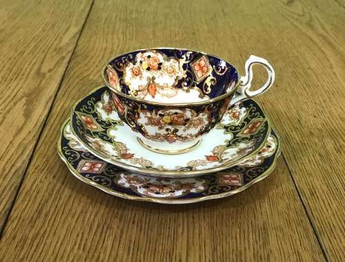 ROYAL ALBERT DERBY IMARI STYLE TEA TRIO x 1 CUP SAUCER CAKE PLATE BONE CHINA 1950`s ENGLAND FLORAL.c