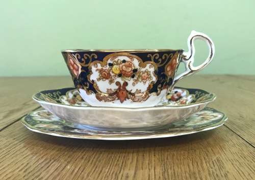 ROYAL ALBERT DERBY IMARI STYLE TEA TRIO x 1 CUP SAUCER CAKE PLATE BONE CHINA 1950`s ENGLAND FLORAL.c