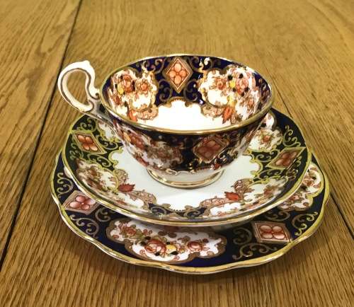 ROYAL ALBERT DERBY IMARI STYLE TEA TRIO x 1 CUP SAUCER CAKE PLATE BONE CHINA 1950`s ENGLAND FLORAL.c