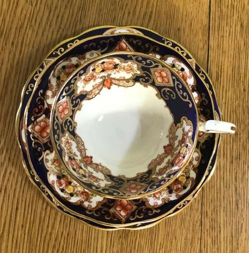 ROYAL ALBERT DERBY IMARI STYLE TEA TRIO x 1 CUP SAUCER CAKE PLATE BONE CHINA 1950`s ENGLAND FLORAL.c