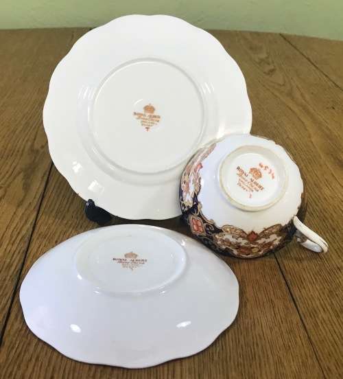 ROYAL ALBERT DERBY IMARI STYLE TEA TRIO x 1 CUP SAUCER CAKE PLATE BONE CHINA 1950`s ENGLAND FLORAL.c
