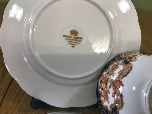 ROYAL ALBERT DERBY IMARI STYLE TEA TRIO x 1 CUP SAUCER CAKE PLATE BONE CHINA 1950`s ENGLAND FLORAL.c