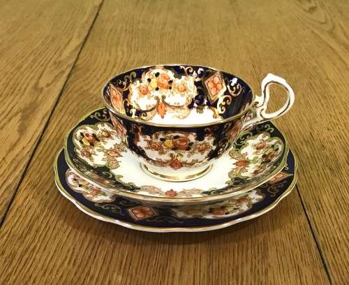 ROYAL ALBERT DERBY IMARI STYLE TEA TRIO x 1 CUP SAUCER CAKE PLATE BONE CHINA 1950`s ENGLAND FLORAL.d