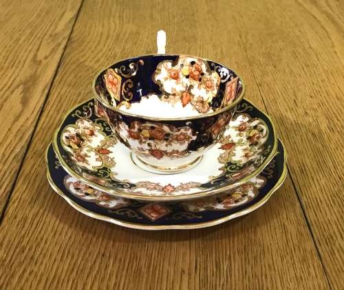 ROYAL ALBERT DERBY IMARI STYLE TEA TRIO x 1 CUP SAUCER CAKE PLATE BONE CHINA 1950`s ENGLAND FLORAL.d
