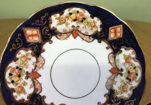 ROYAL ALBERT DERBY IMARI STYLE TEA TRIO x 1 CUP SAUCER CAKE PLATE BONE CHINA 1950`s ENGLAND FLORAL.d