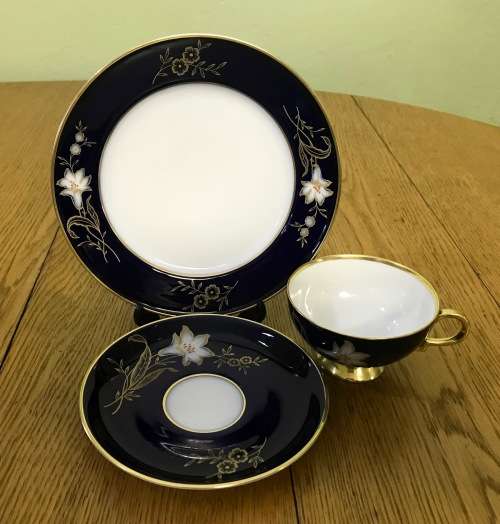 TEA TRIO`S x 6 JOHANN HAVILAND BAVARIA GERMANY COBALT and GILT LEAVES LILY WHITE FLOWERS MAGNIFICENT