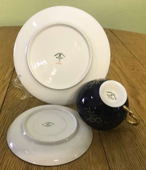 TEA TRIO`S x 6 JOHANN HAVILAND BAVARIA GERMANY COBALT and GILT LEAVES LILY WHITE FLOWERS MAGNIFICENT