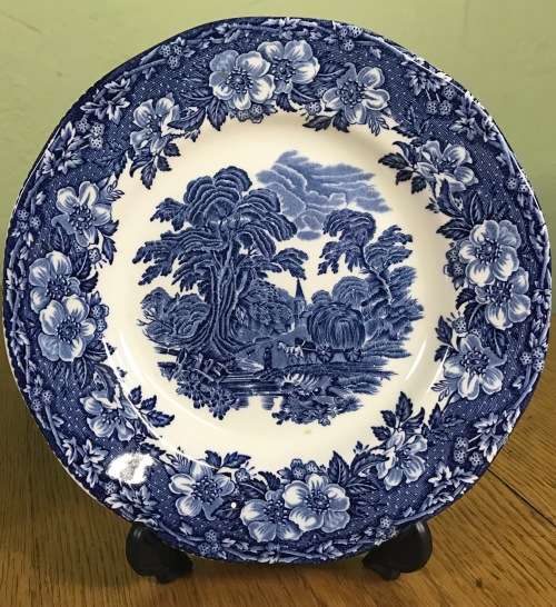 ENOCH WEDGWOOD TUNSTALL BLUE and WHITE PLATES x 3 WOODLAND PATTERN ENGLAND Graduating in size.