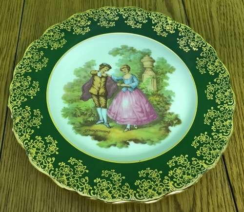 LIMOGES LA REINE French Porcelain Plate A16 FRAGONARD FRANCE GREEN and GILT BORDER 188mm Diameter.