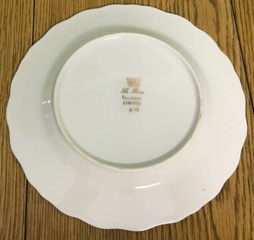 LIMOGES LA REINE French Porcelain Plate A16 FRAGONARD FRANCE GREEN and GILT BORDER 188mm Diameter.